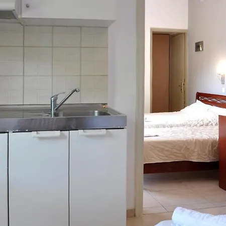 Coralli Studios-apartments *